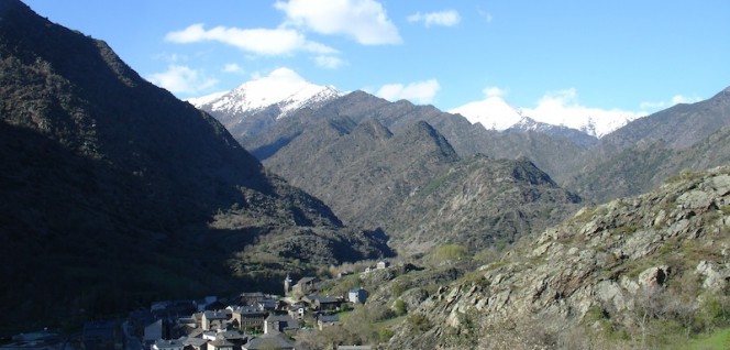 Vista d'Alins des de l'ermita de Sant Quirze